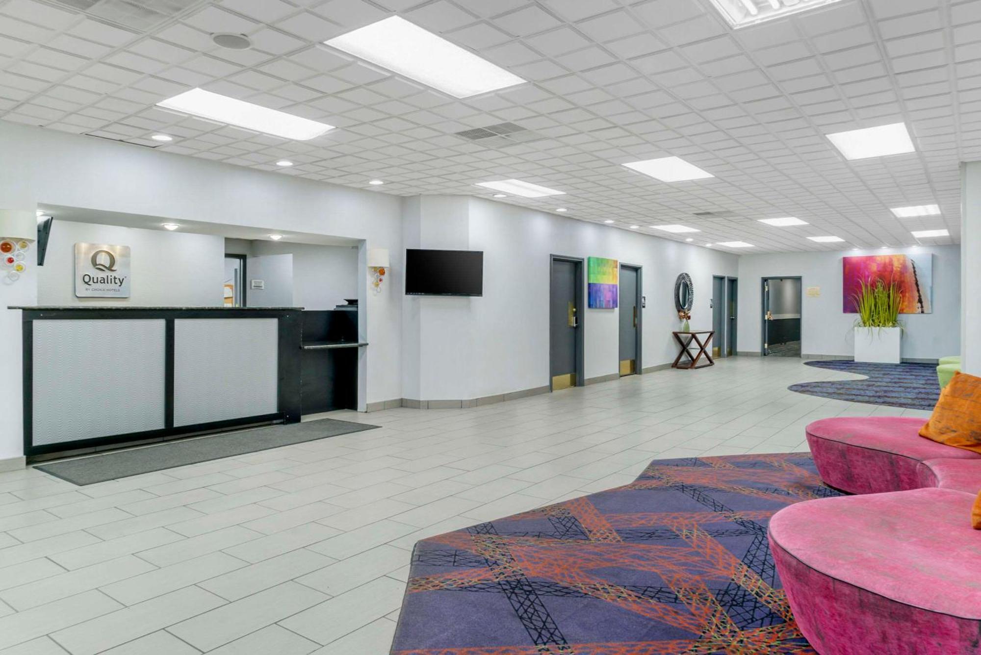 Hotel Quality & Banquet Center Livonia