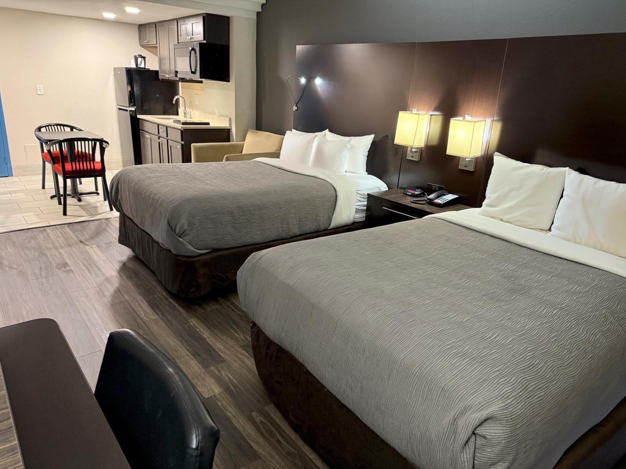 Quality & Banquet Center 2* Livonia