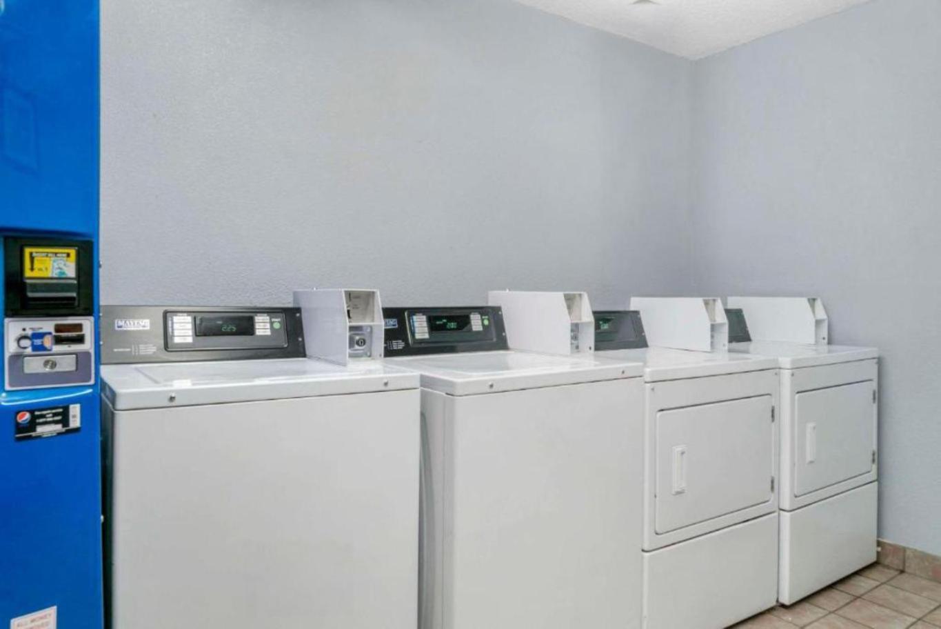 Hotel Quality & Banquet Center Livonia