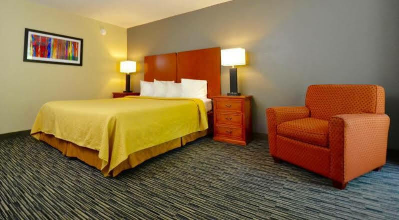 Hotel Quality & Banquet Center 2*